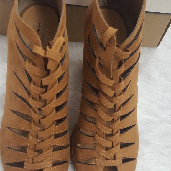 MELROSE AND MARKET ZORA BLOCK HEEL LACE UP SANDAL - Picture 6 of 8